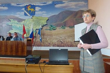 Светлана Иванова посетила заседание Совета депутатов Кувандыка
